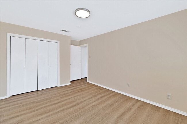 Building Photo - 2640 Custer Pkwy