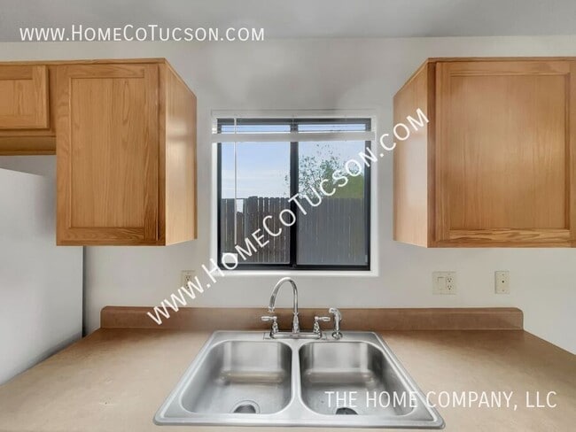 Building Photo - 750 W 41st St