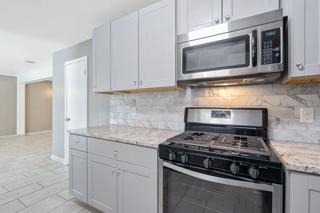 Building Photo - 3307 Roaming Woods Ln