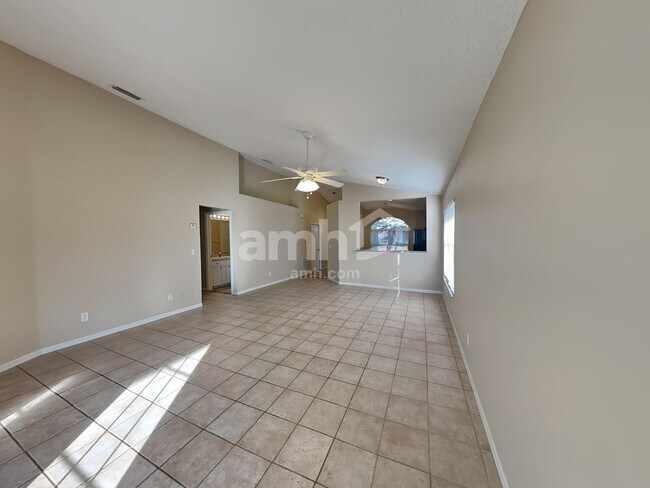 Building Photo - 2465 Saint Pauls Dr