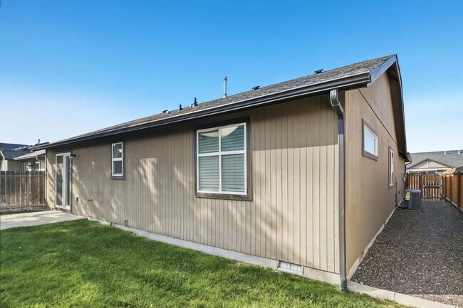 Building Photo - 2212 Aries Dr