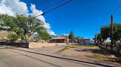Building Photo - Beautiful Retro 3 Bd/2Ba Home Ready Lookin...