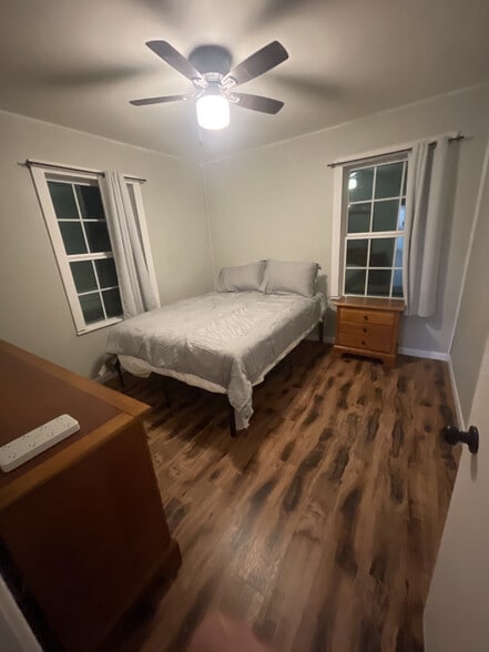 Building Photo - 4609 Elgin Ave