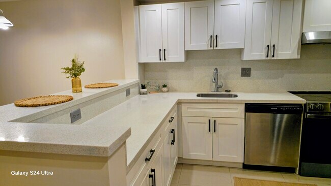 Building Photo - 8000 S Colony Cir