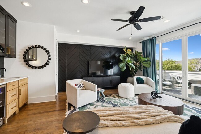 Building Photo - Experience elevated living in this beautifully crafted brick residence located in the heart of Ed...