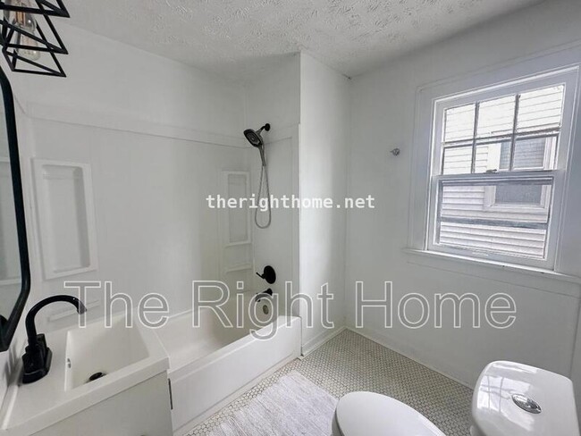 Building Photo - 2430 Redick Ave
