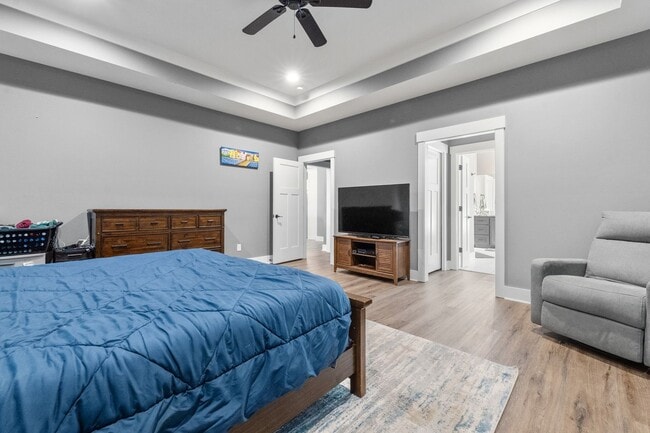 Building Photo - 3 Bedrooms Plus an Office & Sun room