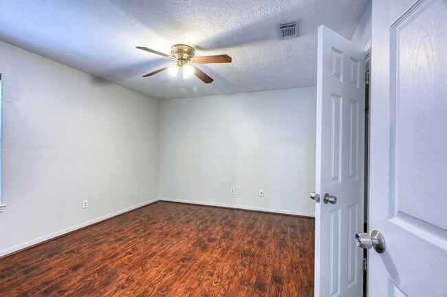 Building Photo - 5103 Temple Bell Dr