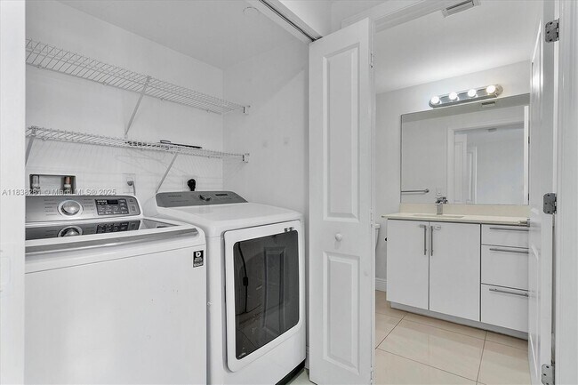 Building Photo - 1250 S Miami Ave