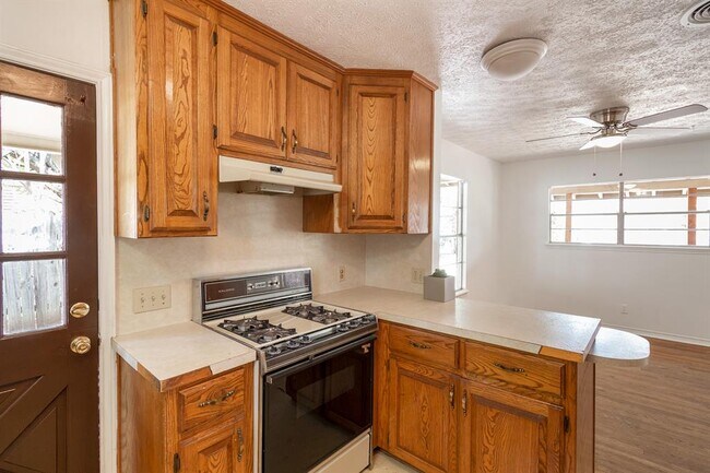 Building Photo - 2305 Westforest Dr