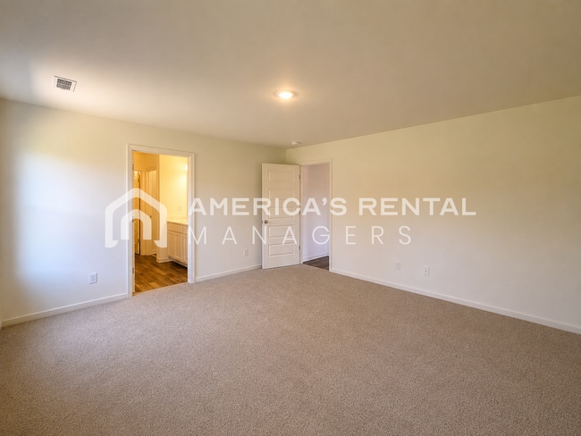 Building Photo - 309 Oakmont Cir
