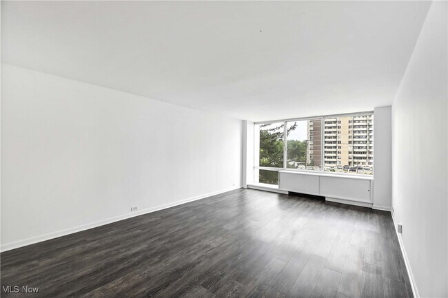Building Photo - 12700 Lake Ave