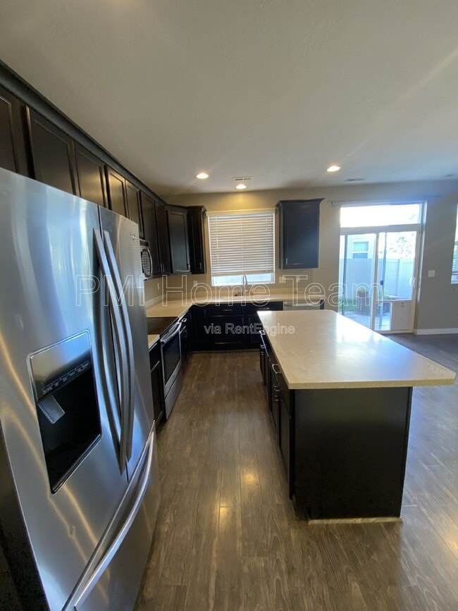 Building Photo - 972 Stonehaven Dr