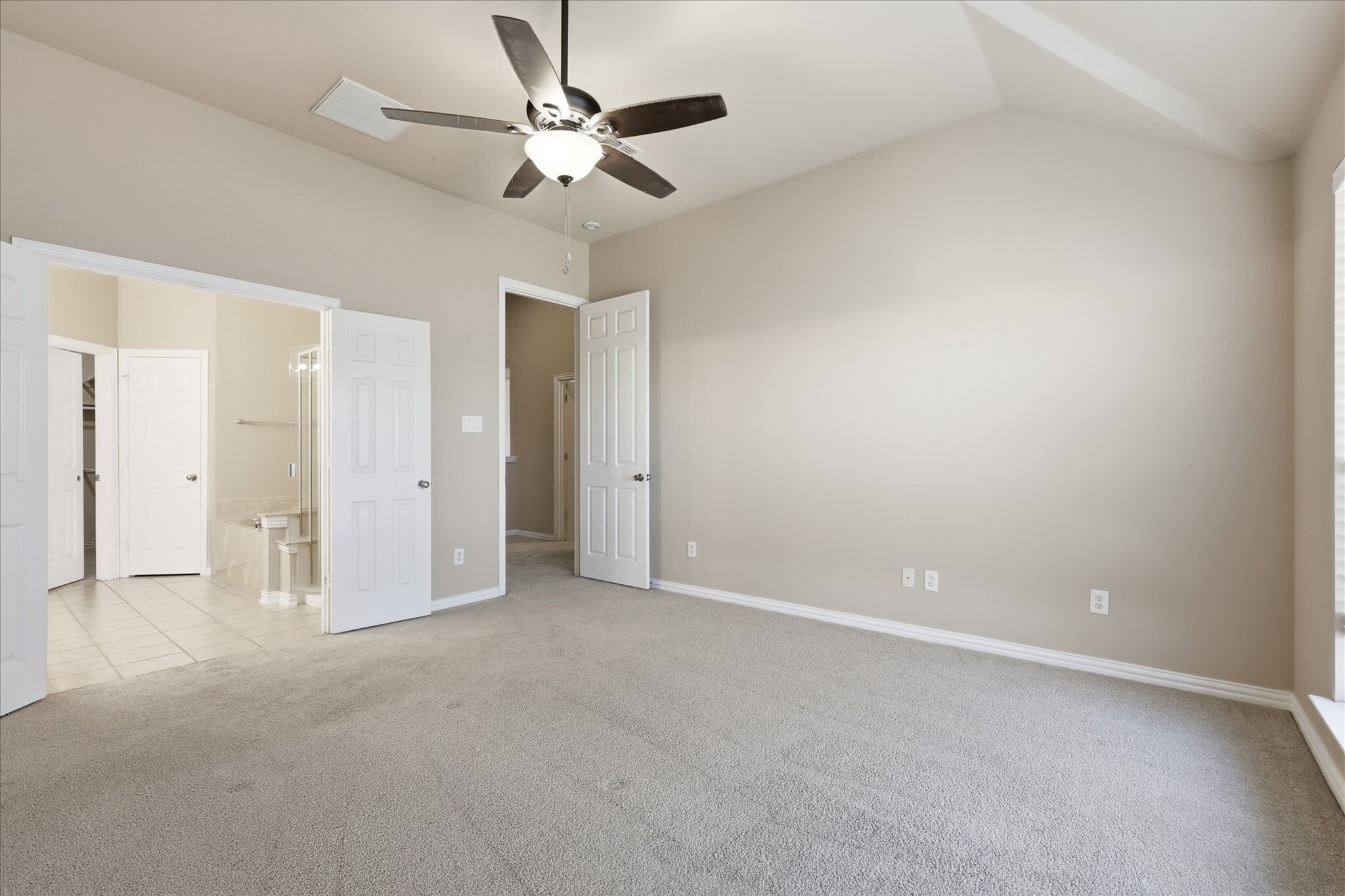 Building Photo - 1725 Brookview Dr