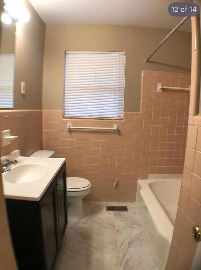 Building Photo - 1459 Janmar Dr