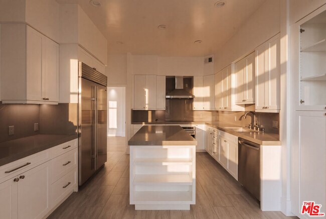 Building Photo - 515 Ocean Ave