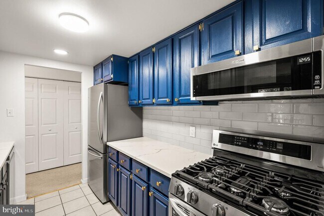Building Photo - 288 Drummers Ln