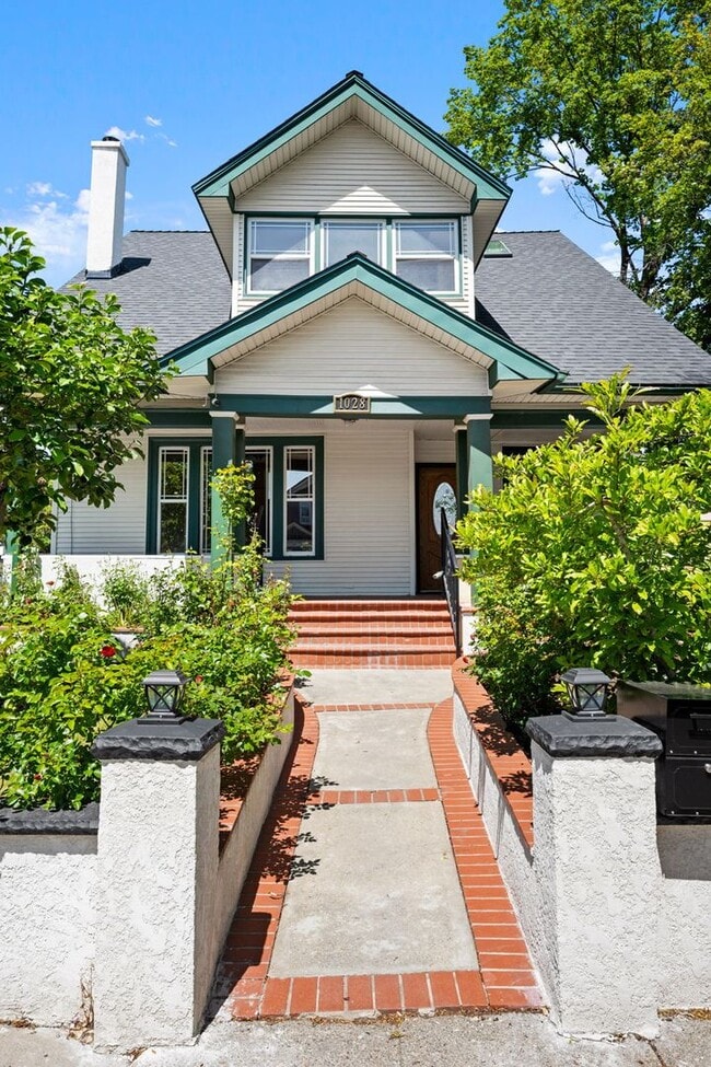 Building Photo - Beautiful Audubon 5 Bedroom Home! - Available now!