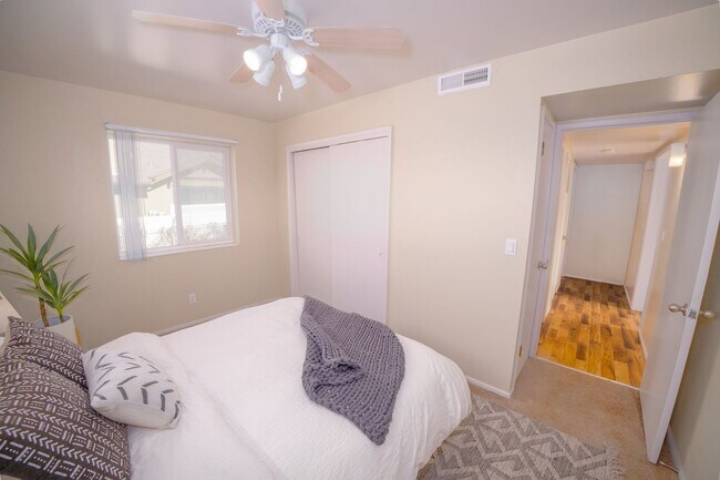 Building Photo - Beautiful Two Bed Apartment Close to Sugar House: Washer/Dryer and Parking Included!