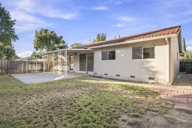 Building Photo - 6741 Altiplano Way