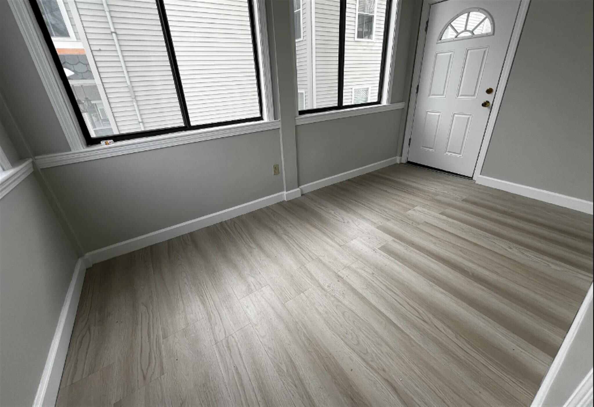 Building Photo - 158 Holland St