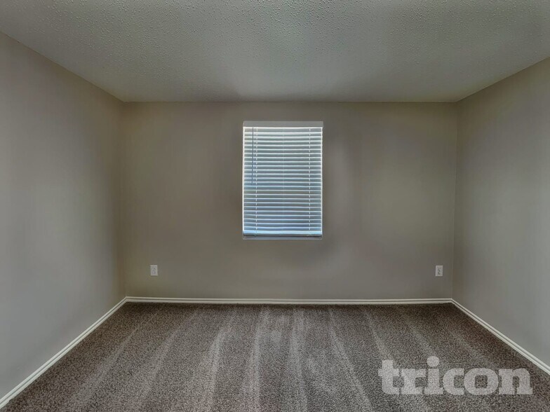 Building Photo - 2925 Paint Brush Pl