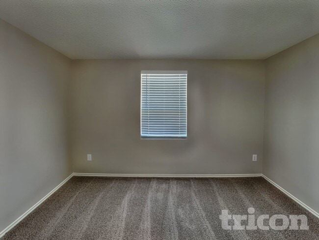 Building Photo - 2925 Paint Brush Pl