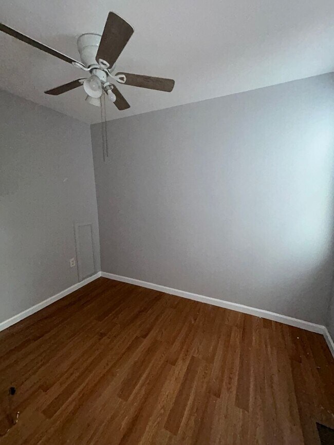 Building Photo - 24 E Abbottsford Ave