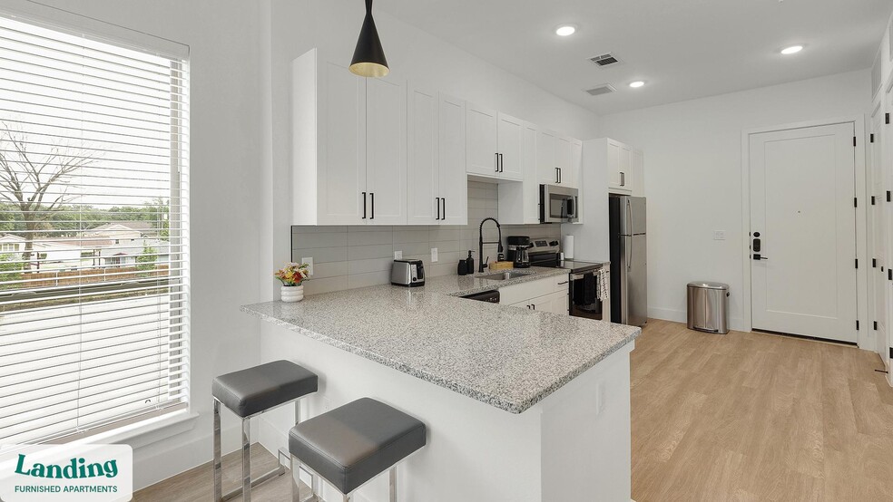 Building Photo - 650 E Sycamore St