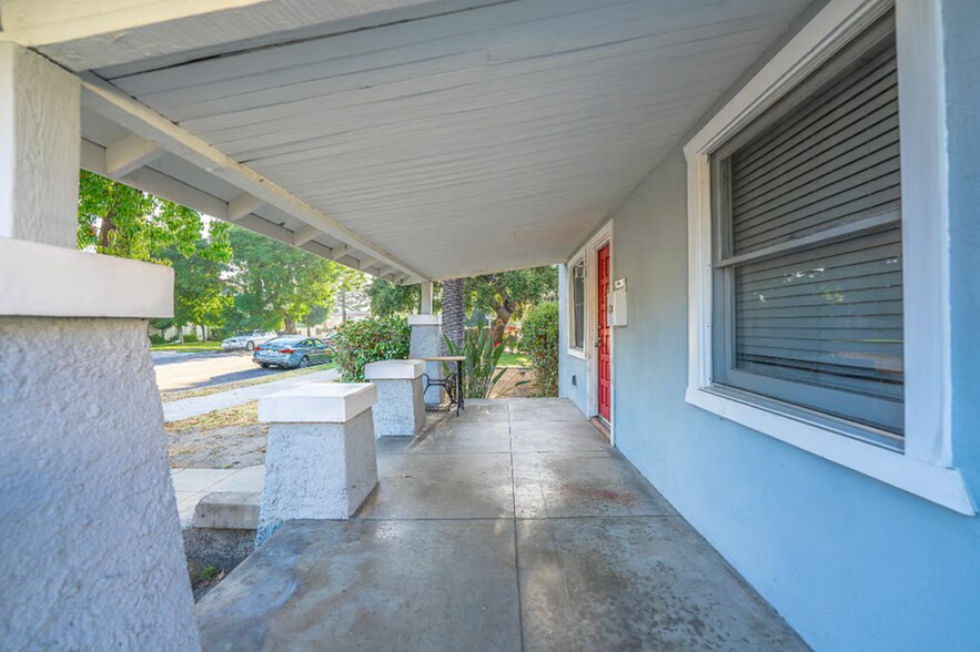Building Photo - 924 W Walnut Ave
