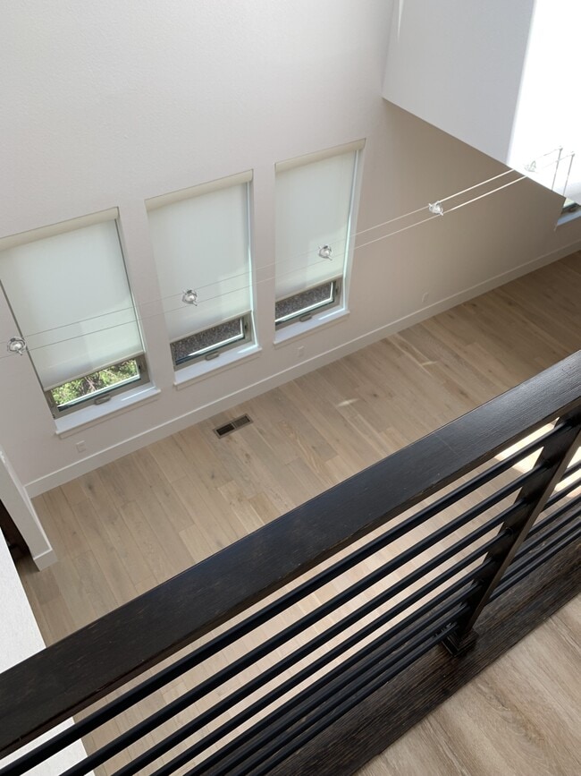 Building Photo - 525 Promenade Dr
