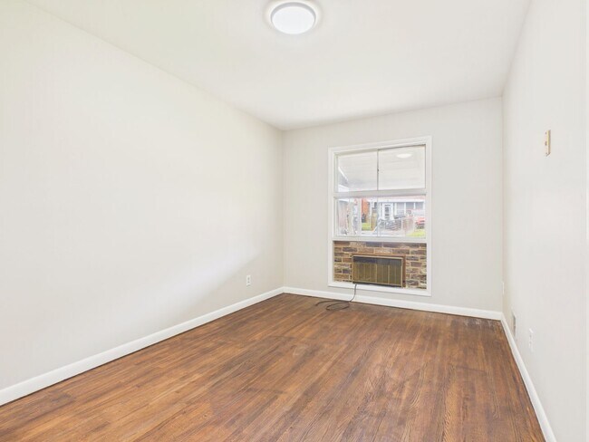 Building Photo - 3 Bedroom in Harrisburg