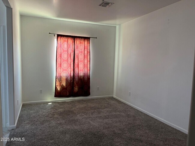 Building Photo - 545 W Ocotillo St
