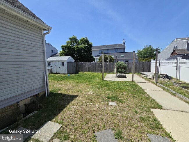 Building Photo - 18 Brookfield Dr