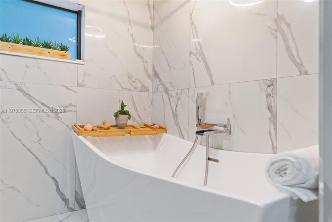 Building Photo - 830 SW 93rd Ave