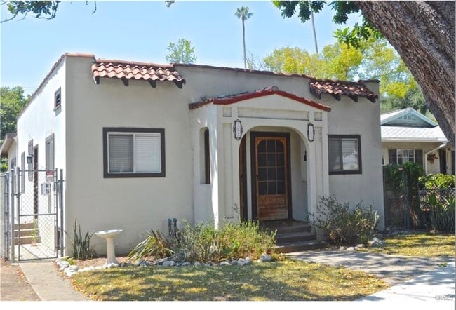 Building Photo - 707 El Centro St