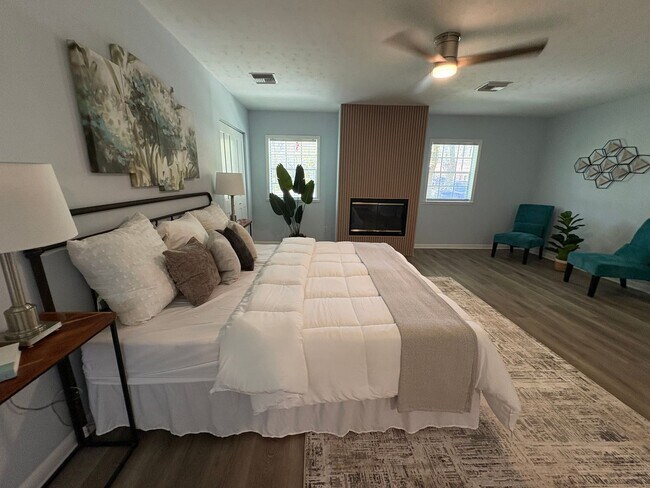 Building Photo - 2510 Lake Ellen Dr