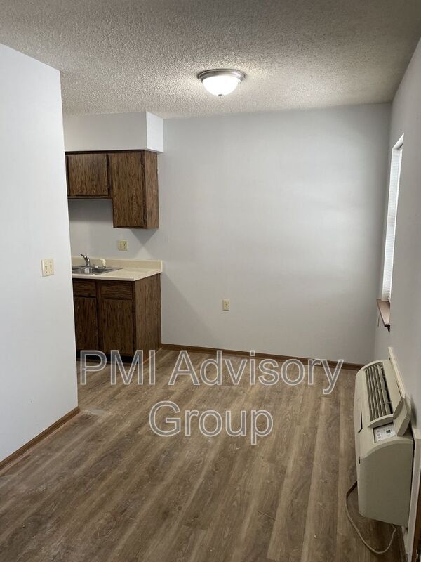 Building Photo - 508 Prairie Ave