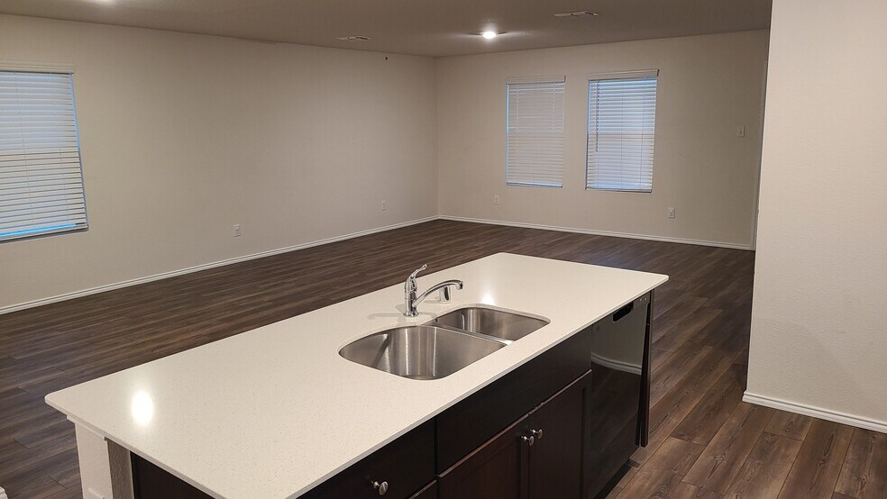 Building Photo - 14301 Saddlebred Way