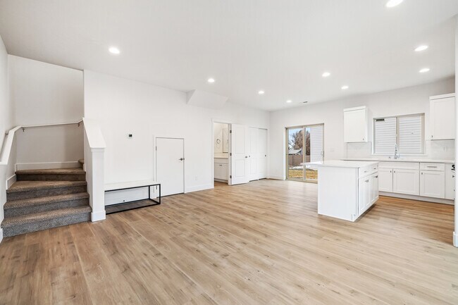 Building Photo - 1009 S Underwood Pl