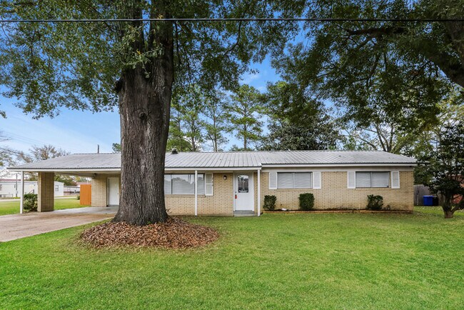 Primary Photo - Lovely 3 Bedroom Bungalow in Pearl!