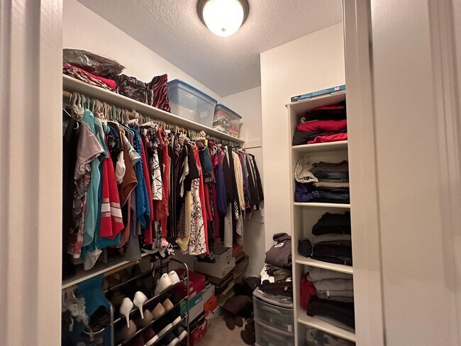 Building Photo - 1929 Leighton Dr