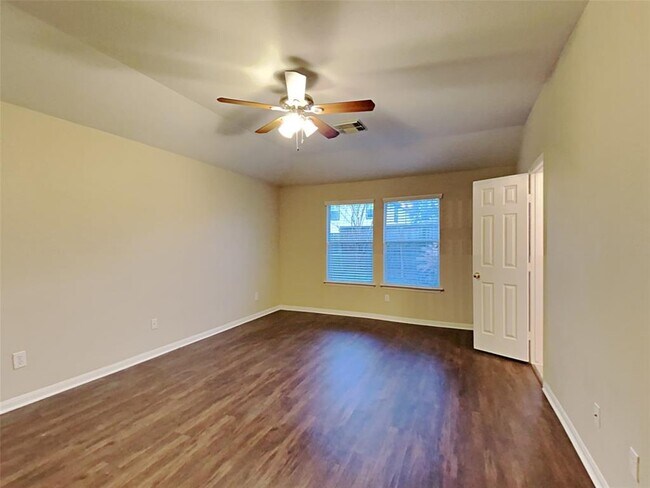 Building Photo - 3318 Falcon Trail Dr