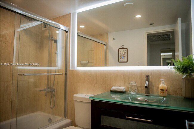 Building Photo - 5225 Collins Ave