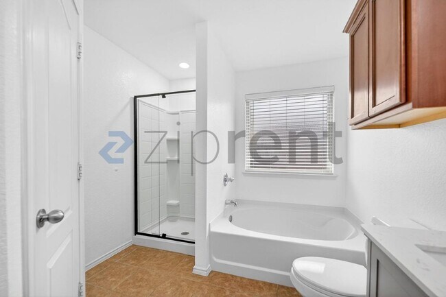 Building Photo - 916 Reveille Rd