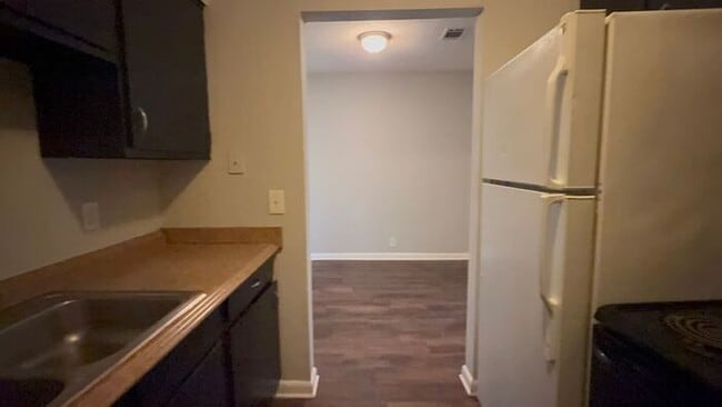 Building Photo - 1 Bed/ 1 Bath Condo!  Harding / Southern Hills Area!  Pets ok!