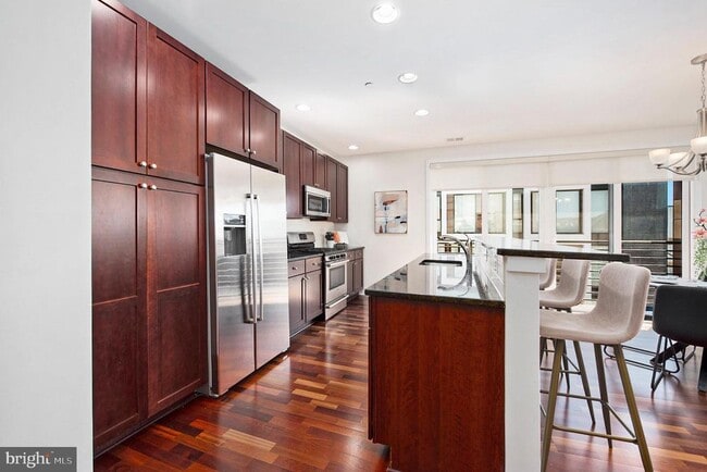 Building Photo - 600 S 24th St