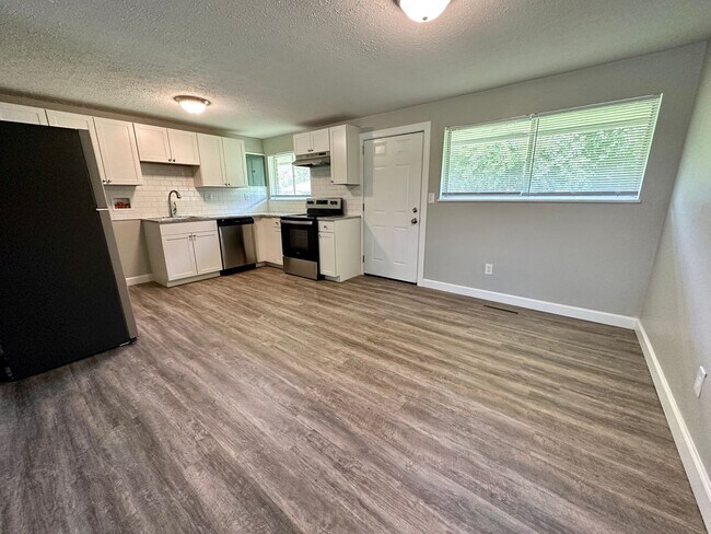 Building Photo - 4408 Lesher Dr
