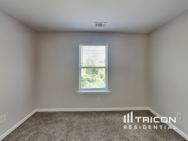 Building Photo - 55 Wyndham Ct