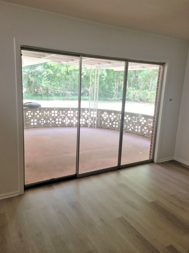 Building Photo - 3550 Lazy Ln